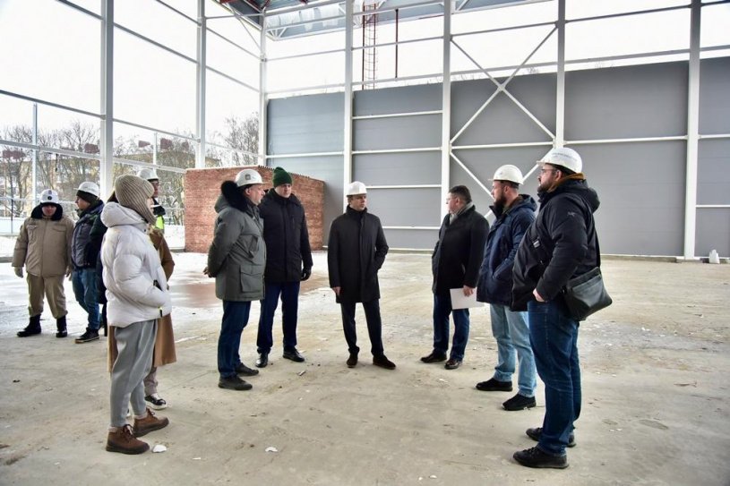 Глава региона проконтролировал ход строительства ФОКа на ул. Матвеева